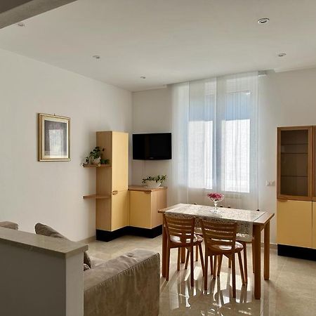 Il Blu Di Laveno Apartment Luaran gambar
