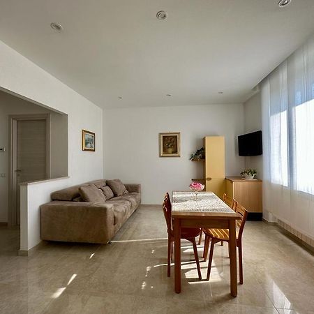 Il Blu Di Laveno Apartment Luaran gambar