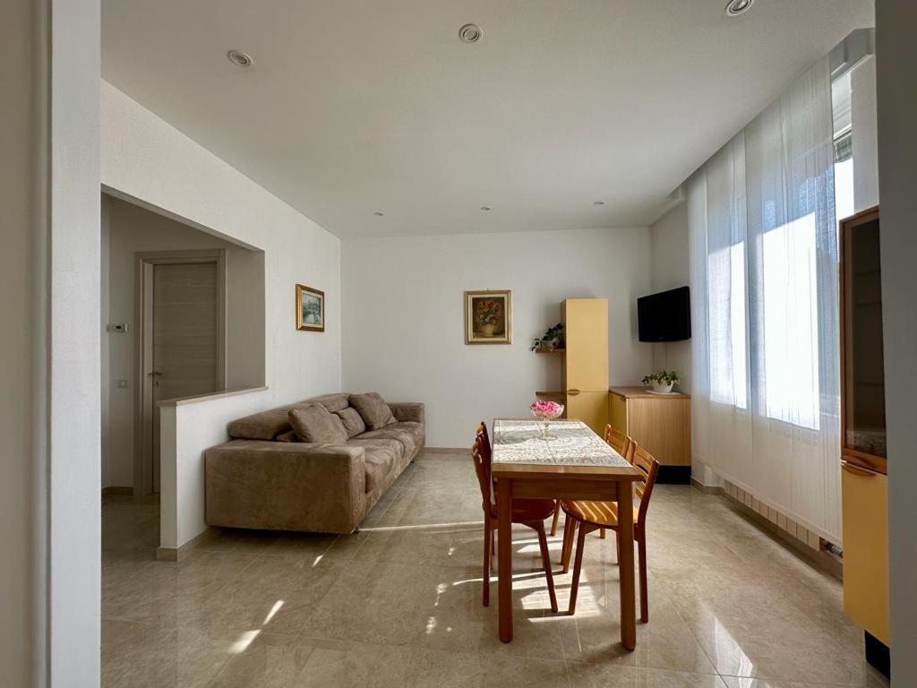 Il Blu Di Laveno Apartment Luaran gambar